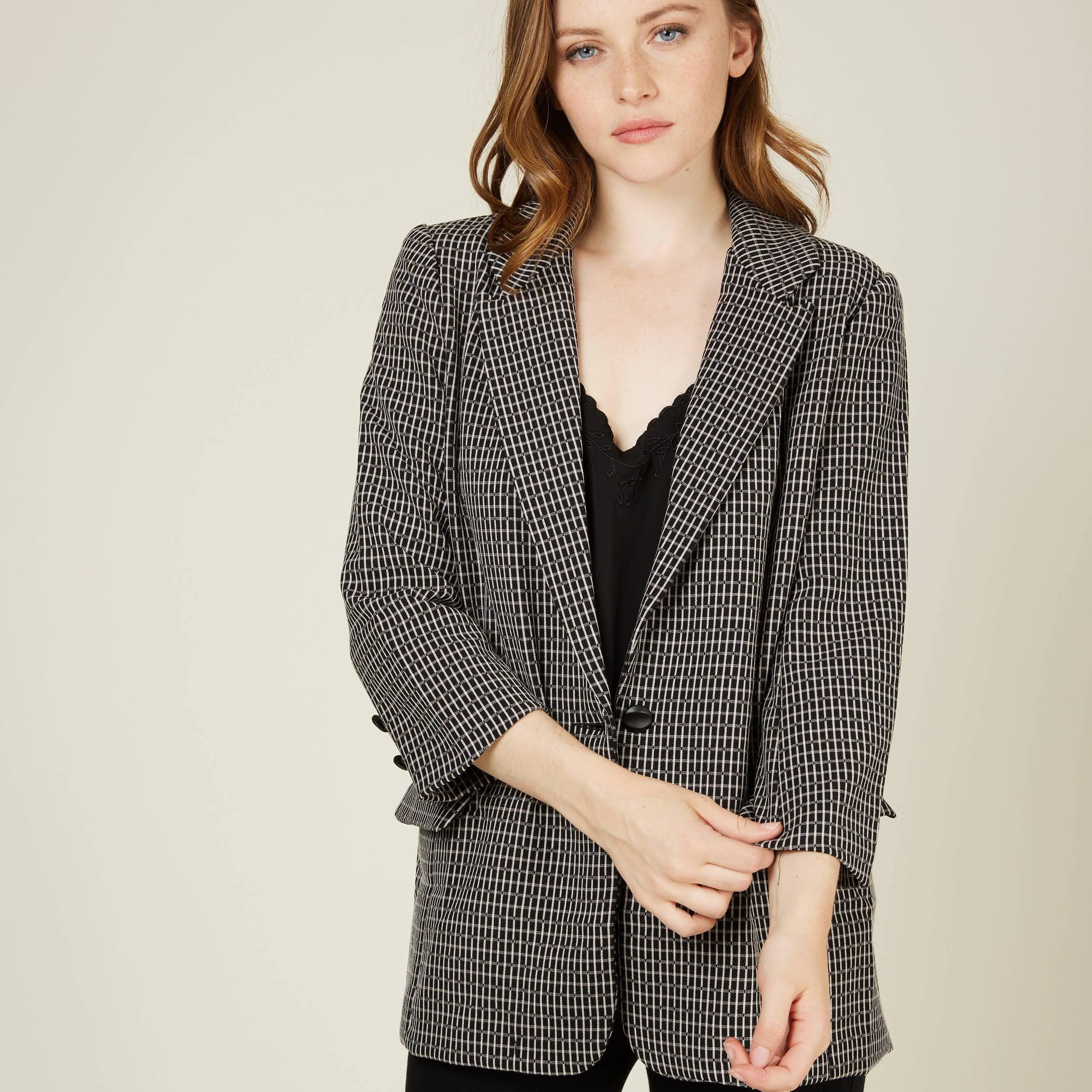 Classic Blazer - Effortless Style for Every Occasion!